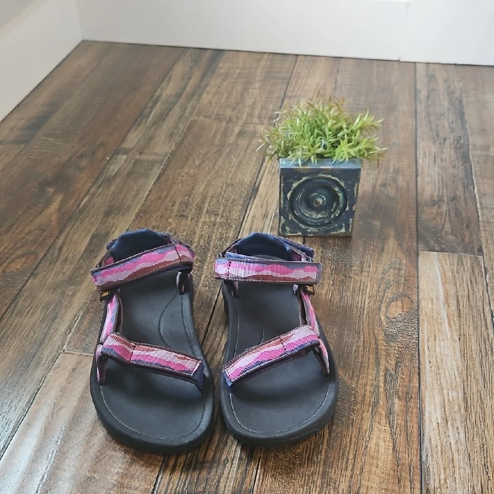 Teva Kids Pink and Blue Outfoor Sandals. Size 3‎